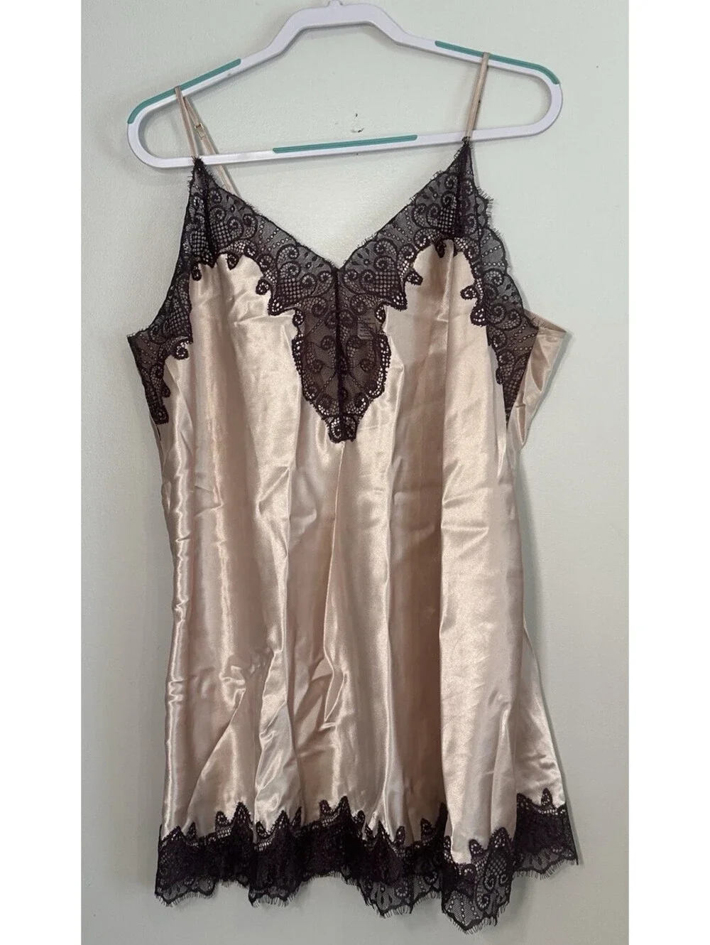 Cacique Luxurious Satin Beige Chemise Dark Purple Lace Contrast Size 18/ 20 EUC.